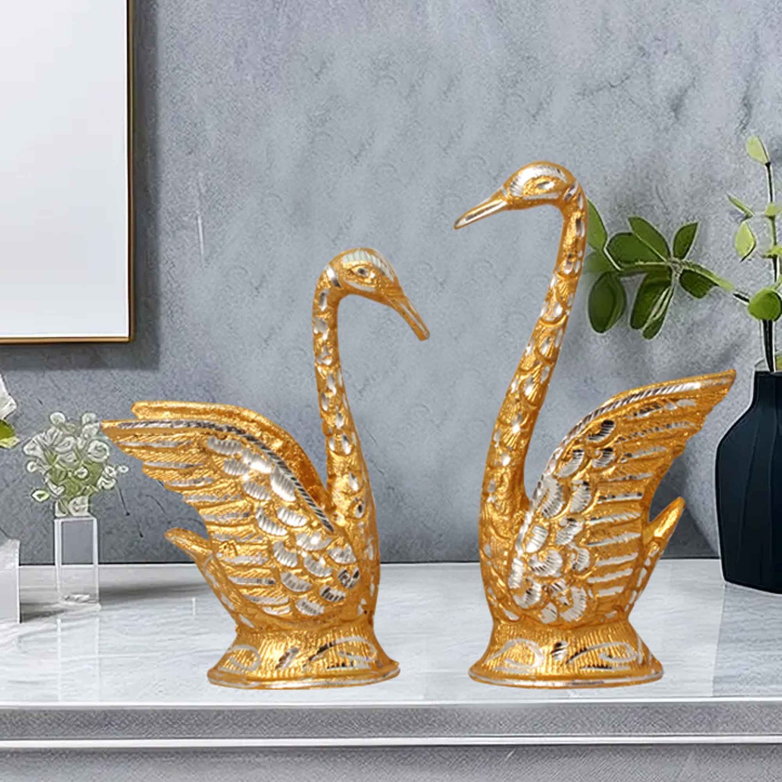 Swan Pair Sculpture White Metal Golden Finish 23 cm G13GX0085G000XEHA