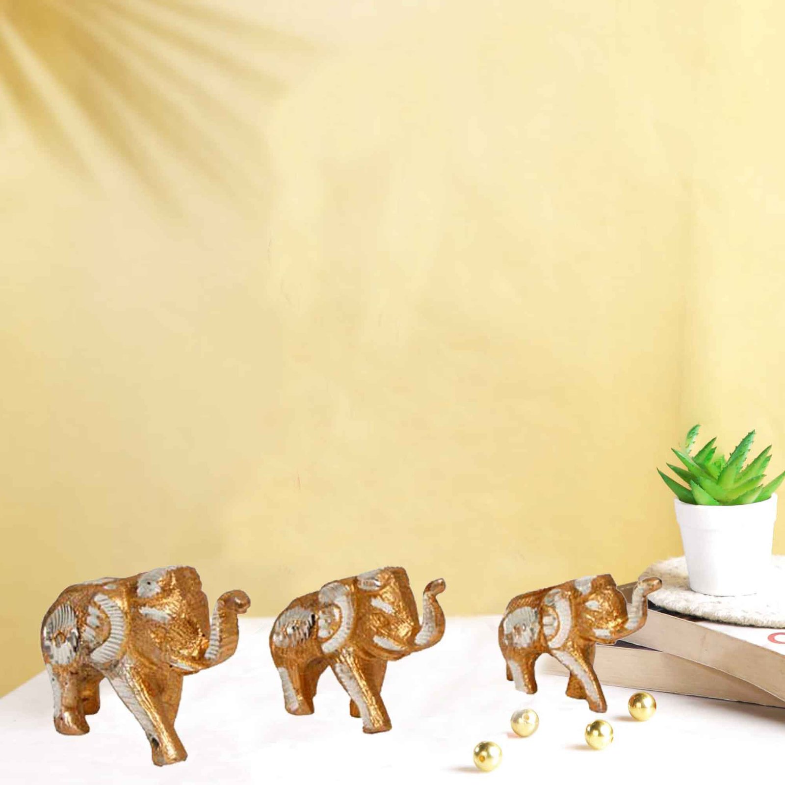 Elephant Family Set Aluminium White Metal Diamond cut 7.5 cm G13GX0098C