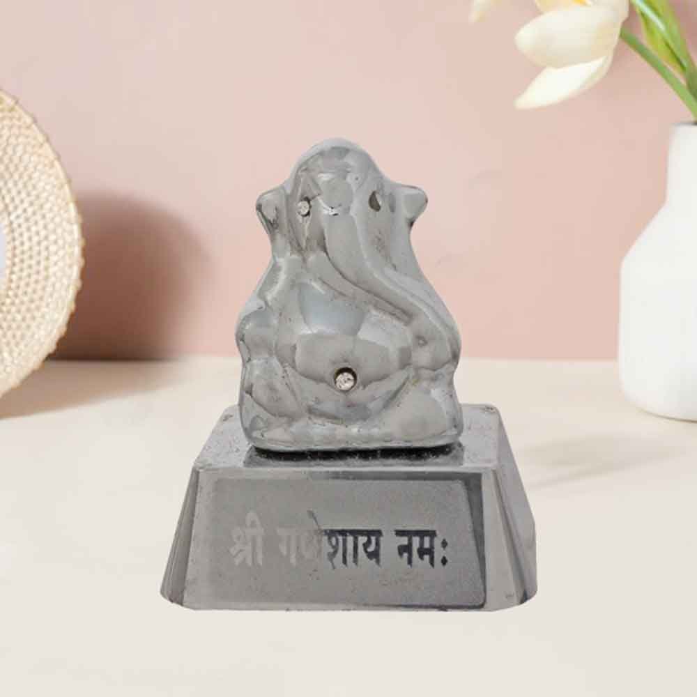 Car Dashboard Ganesha Idol for car decoration and gift 4 cm G76GX0204S000XZEA